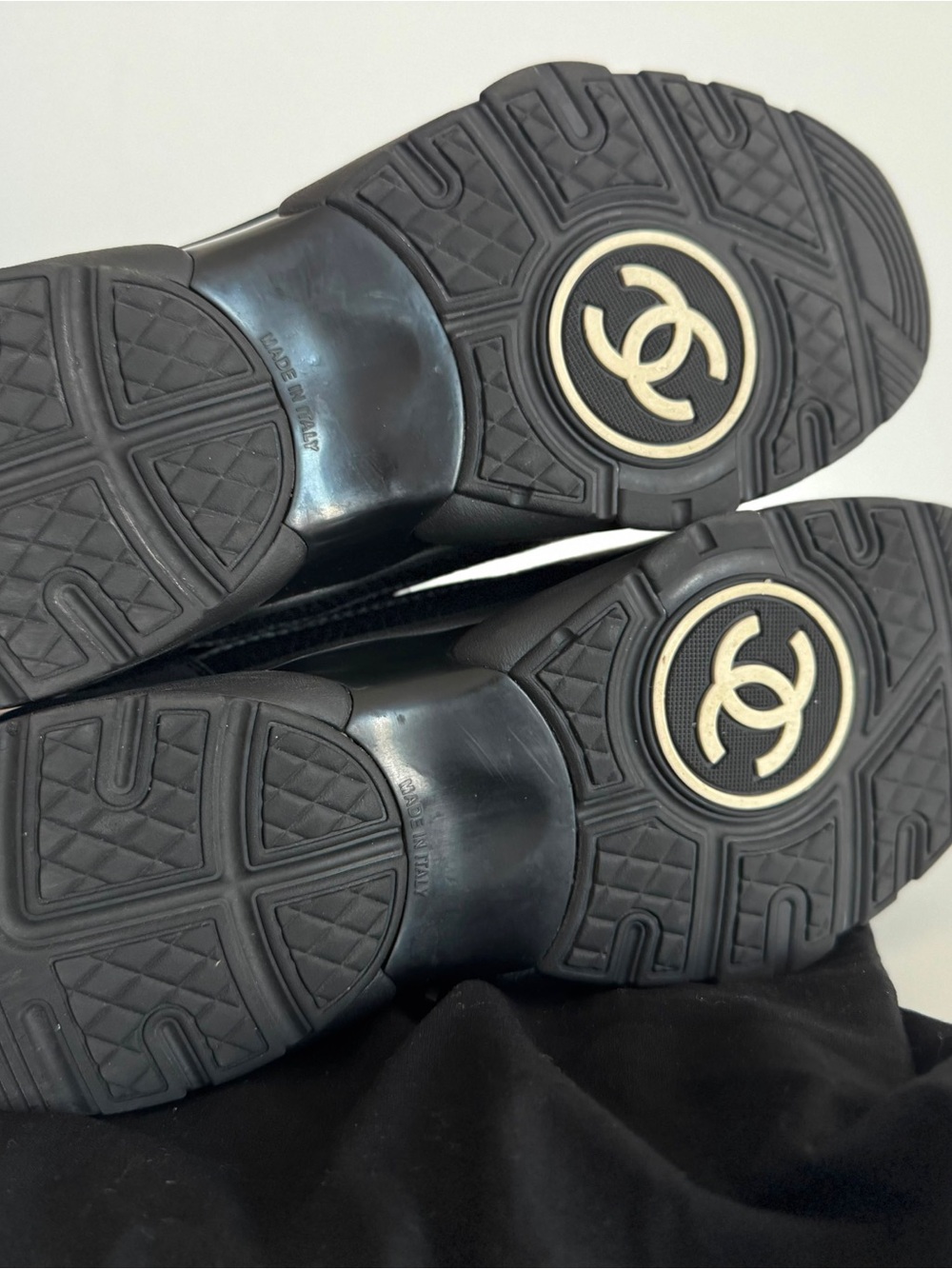 Chanel Black & White CC Logo Women's Sneakers - Picture 6 of 7